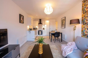One Bed Apartment Gem Steps to City